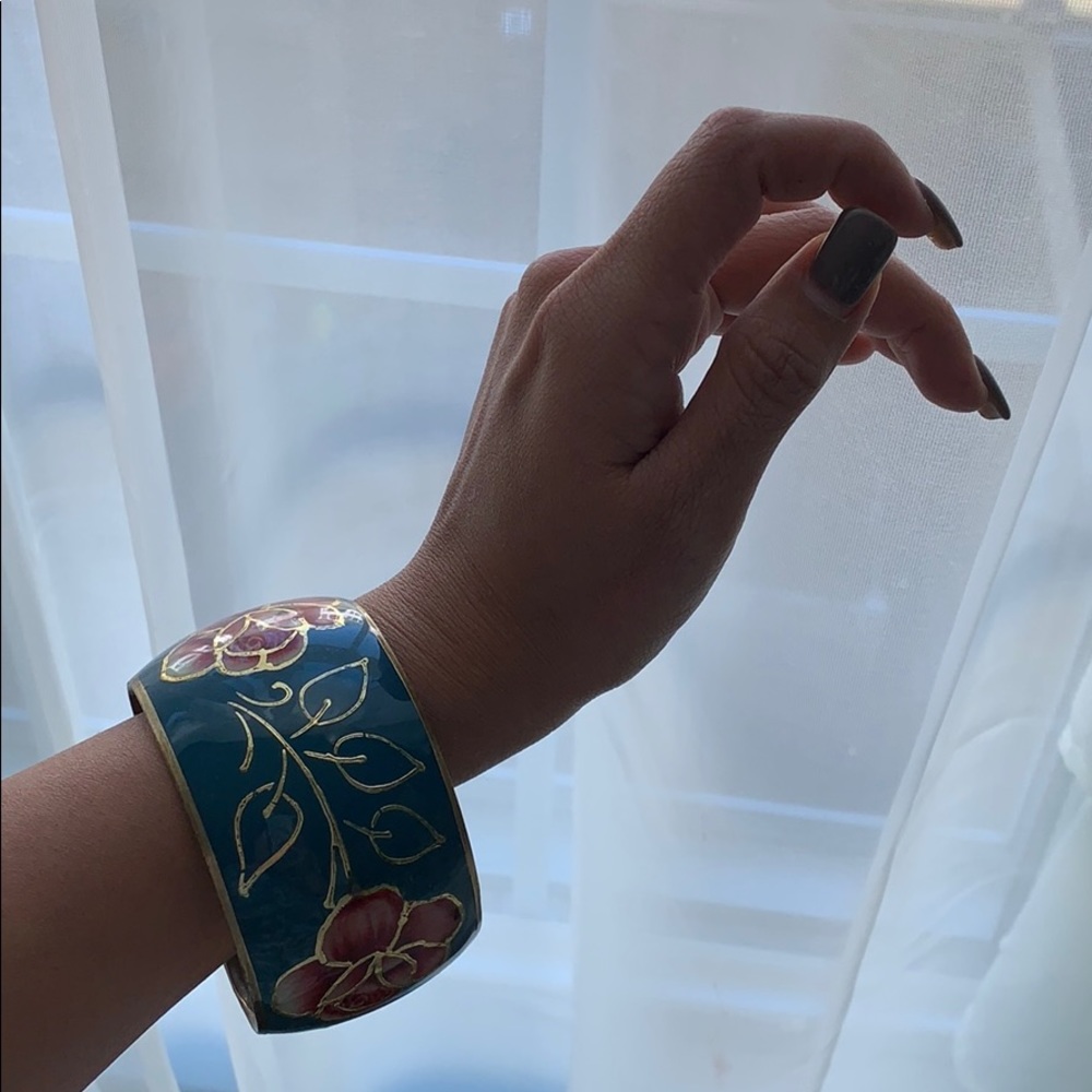 Classic style bracelet with a golden touch - Picture 4 of 4